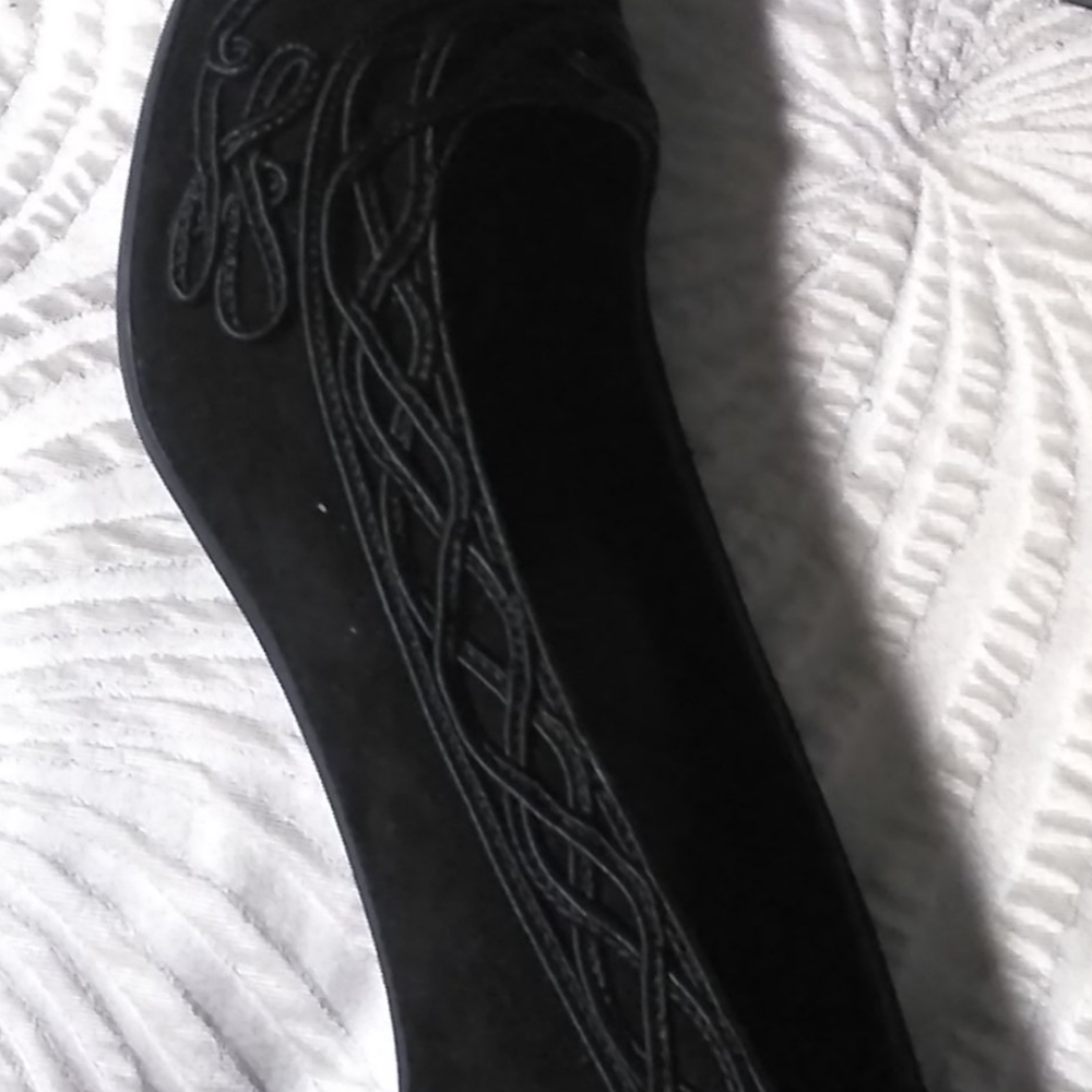 Shoes - Picture 4 of 4